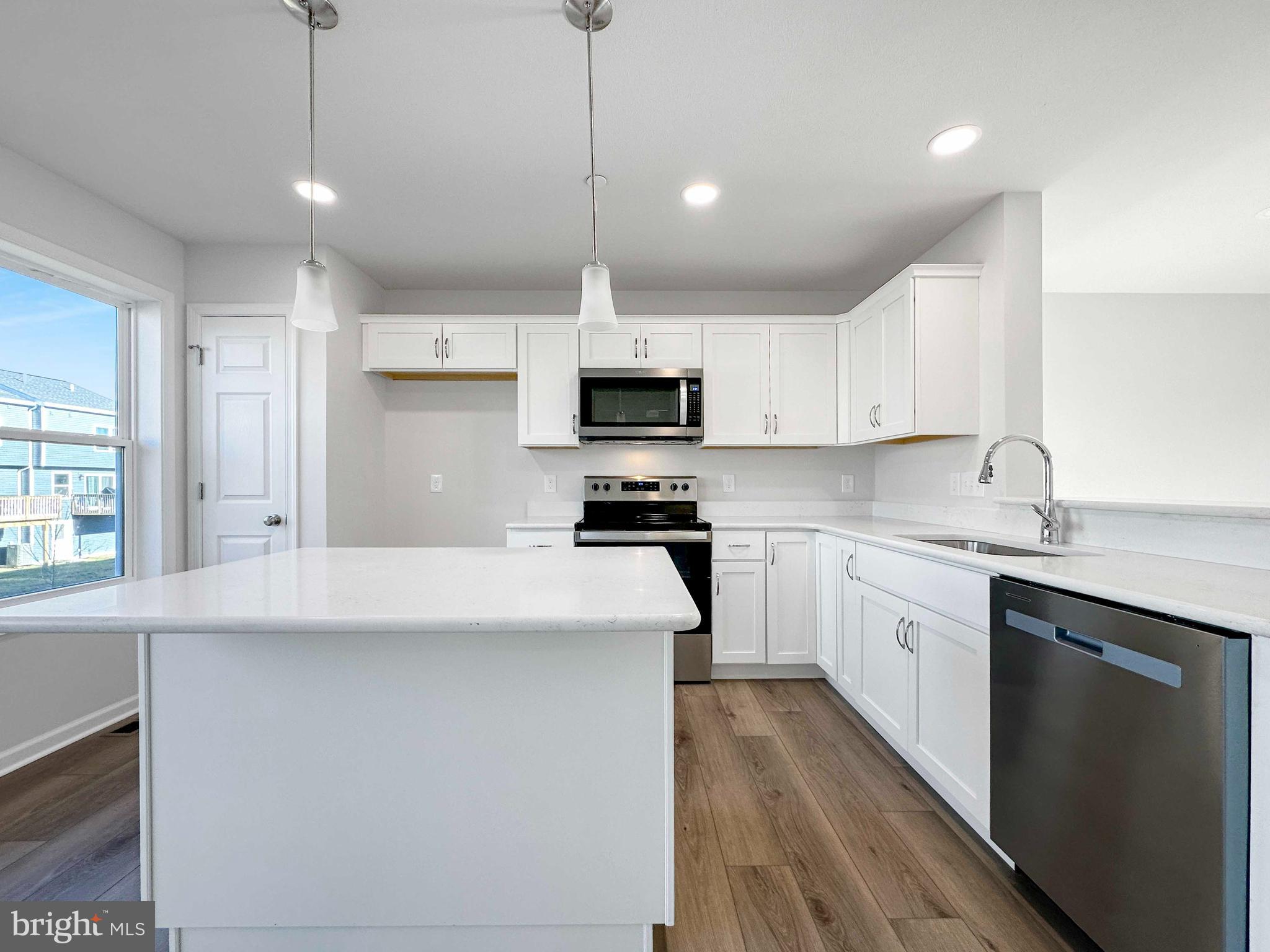 GRAYS POINTE - Residential