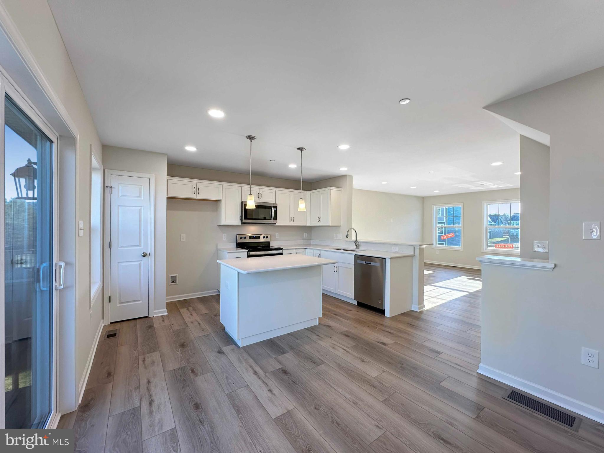 GRAYS POINTE - Residential