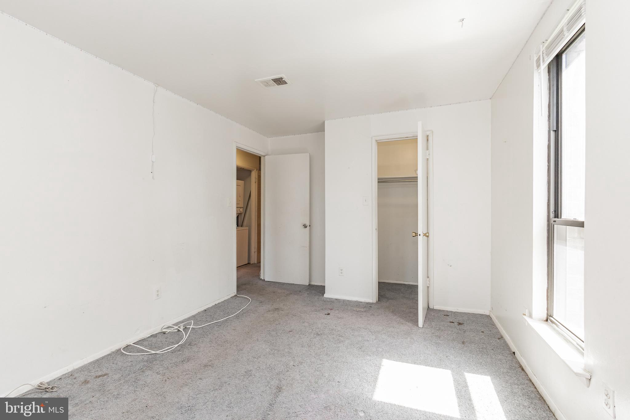 HUNTLEY SQUARE CONDOMINIUMS - Residential