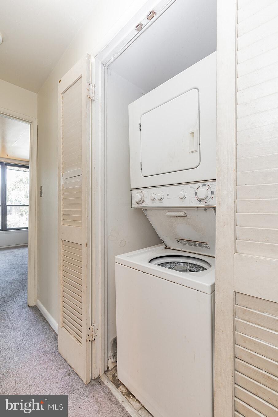 HUNTLEY SQUARE CONDOMINIUMS - Residential