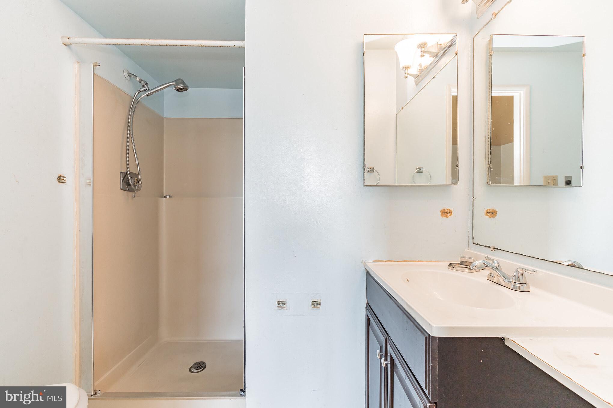 HUNTLEY SQUARE CONDOMINIUMS - Residential