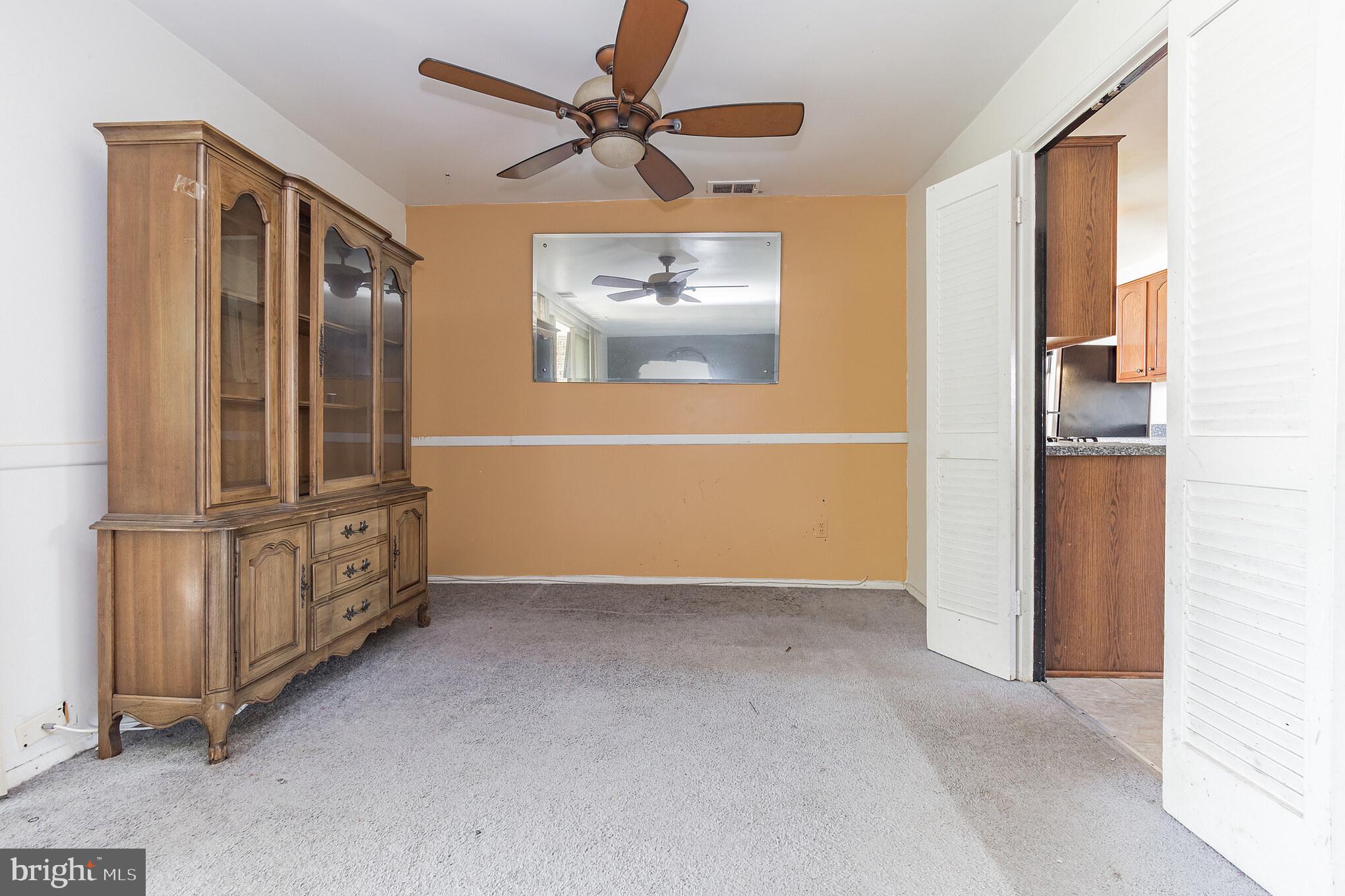 HUNTLEY SQUARE CONDOMINIUMS - Residential