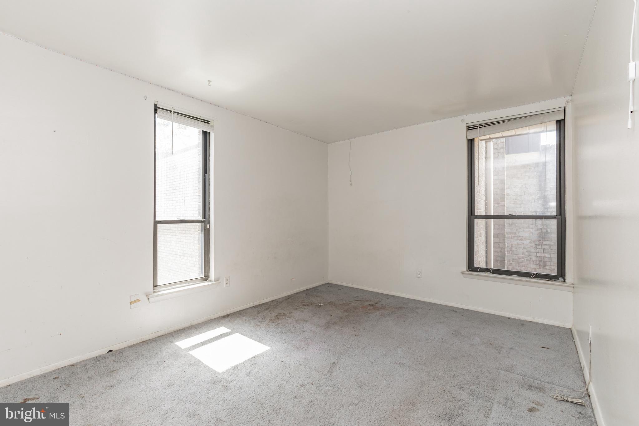 HUNTLEY SQUARE CONDOMINIUMS - Residential