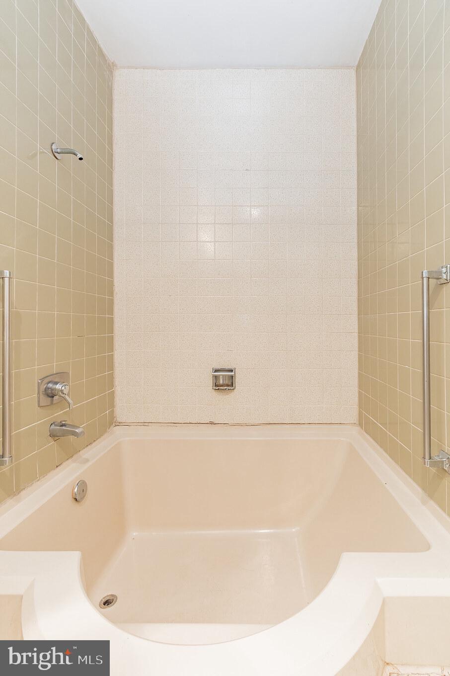 HUNTLEY SQUARE CONDOMINIUMS - Residential