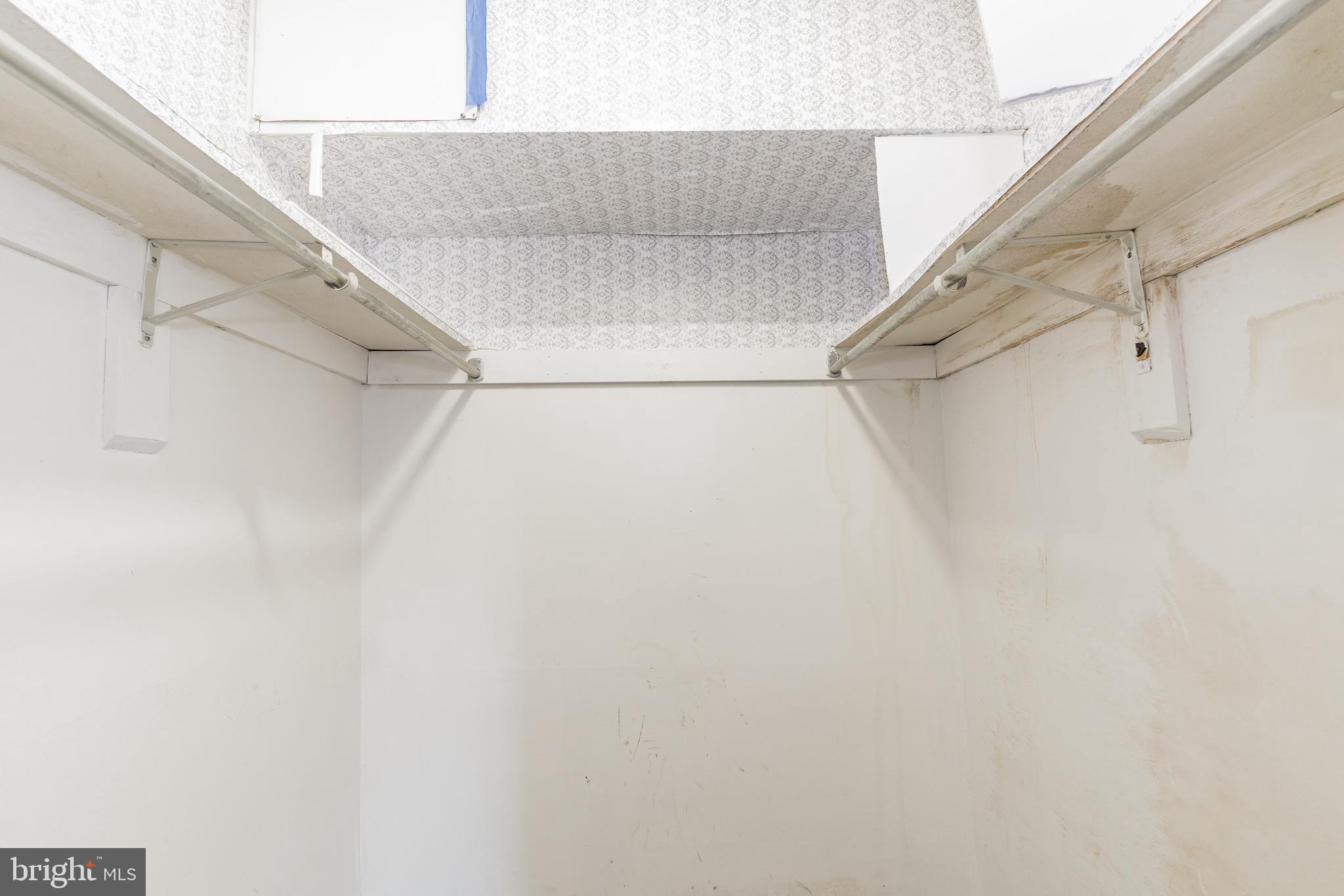 HUNTLEY SQUARE CONDOMINIUMS - Residential