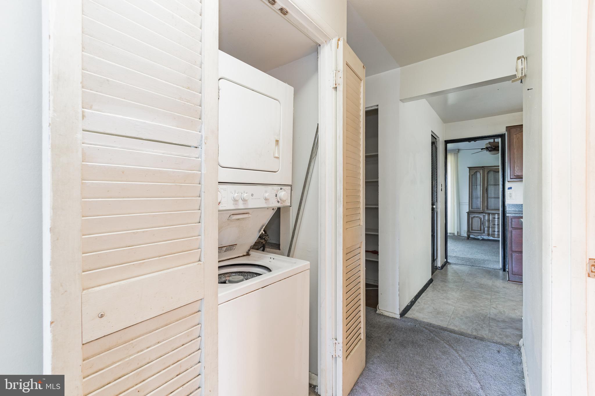 HUNTLEY SQUARE CONDOMINIUMS - Residential