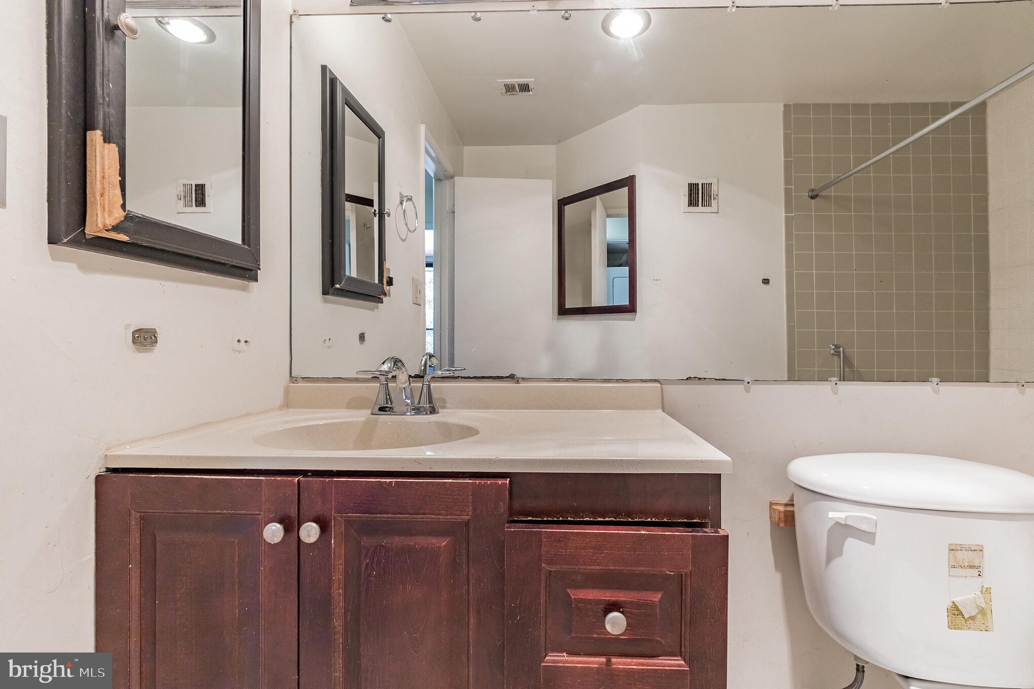 HUNTLEY SQUARE CONDOMINIUMS - Residential