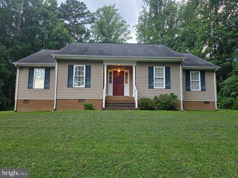 Apartment For Sale - 416 Berry Hill Road<br/> TAPPAHANNOCK, VA 22560