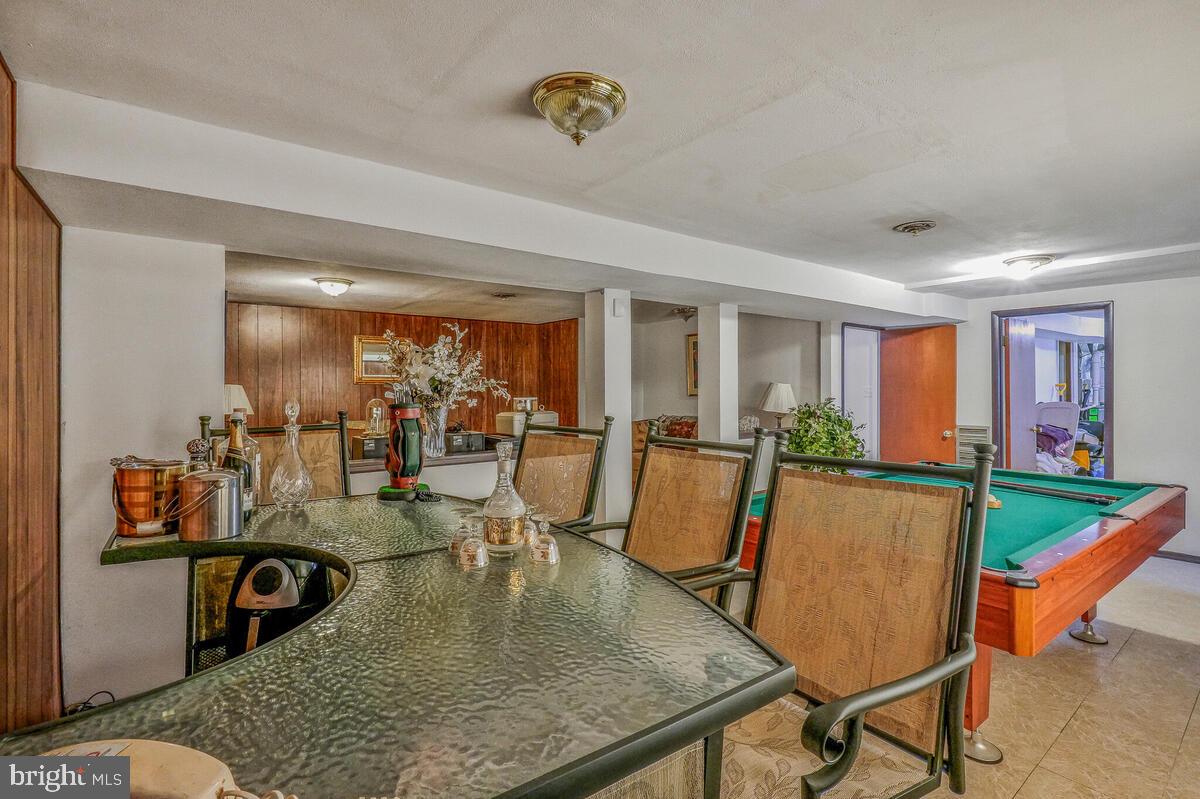 CHRIS MAR MANOR - Residential