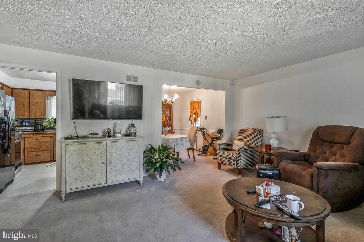 CHRIS MAR MANOR - Residential