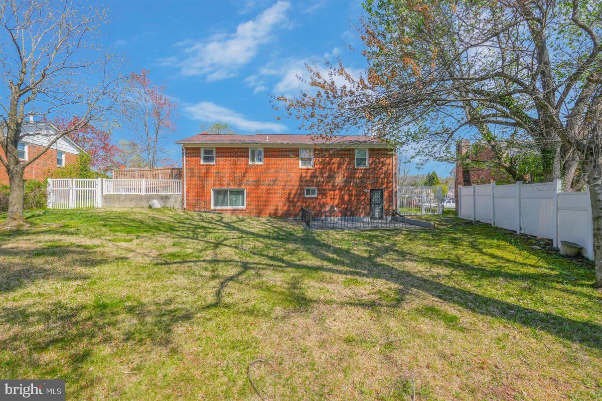 CHRIS MAR MANOR - Residential