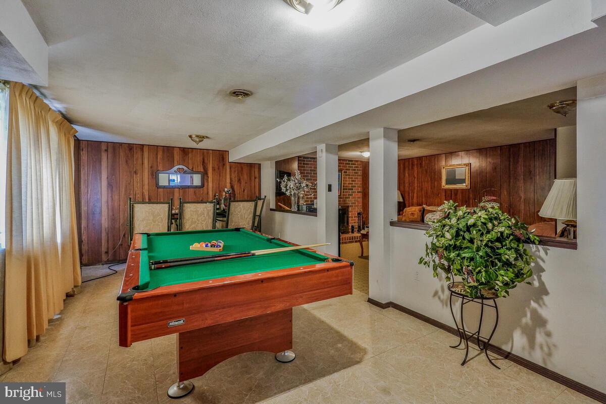 CHRIS MAR MANOR - Residential