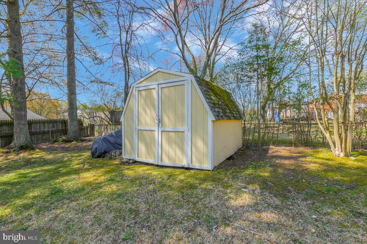 CHRIS MAR MANOR - Residential