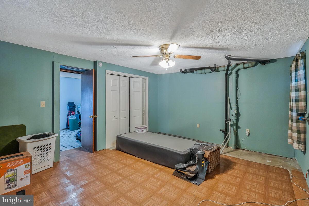 CHRIS MAR MANOR - Residential