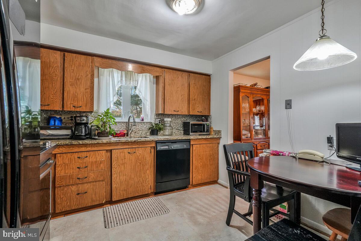 CHRIS MAR MANOR - Residential