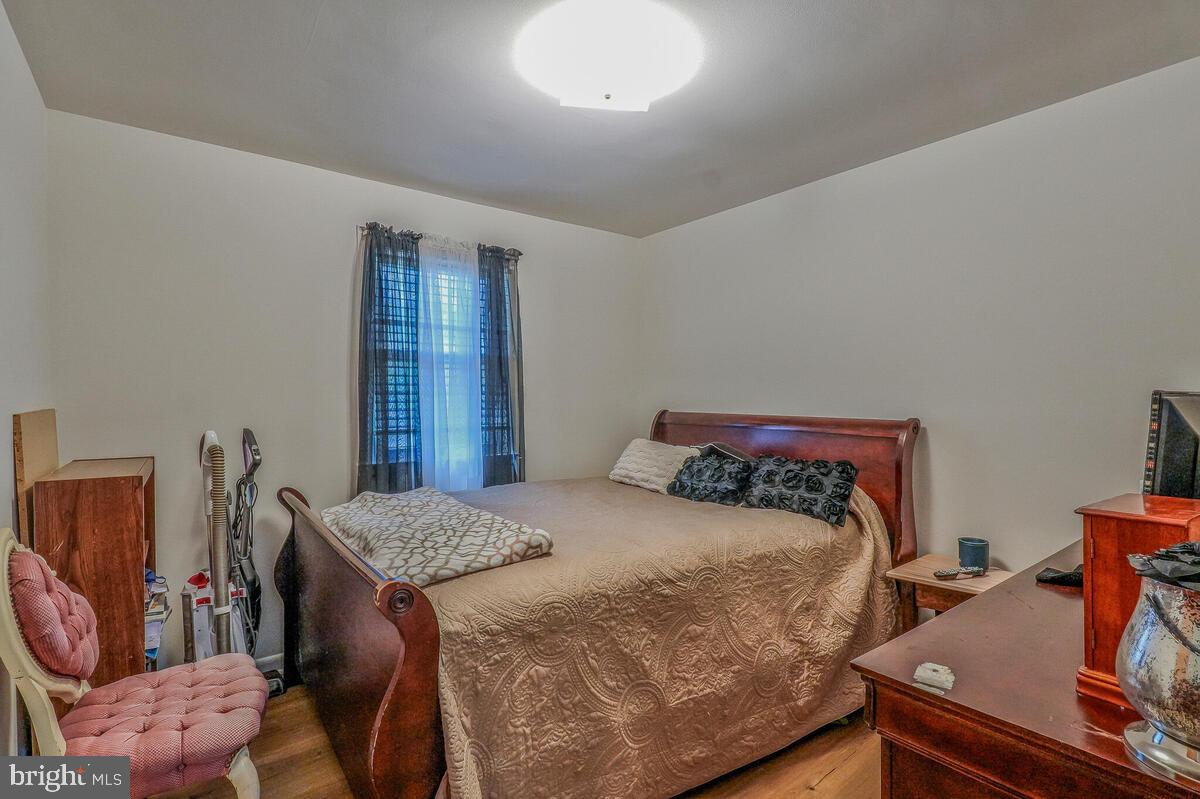 CHRIS MAR MANOR - Residential