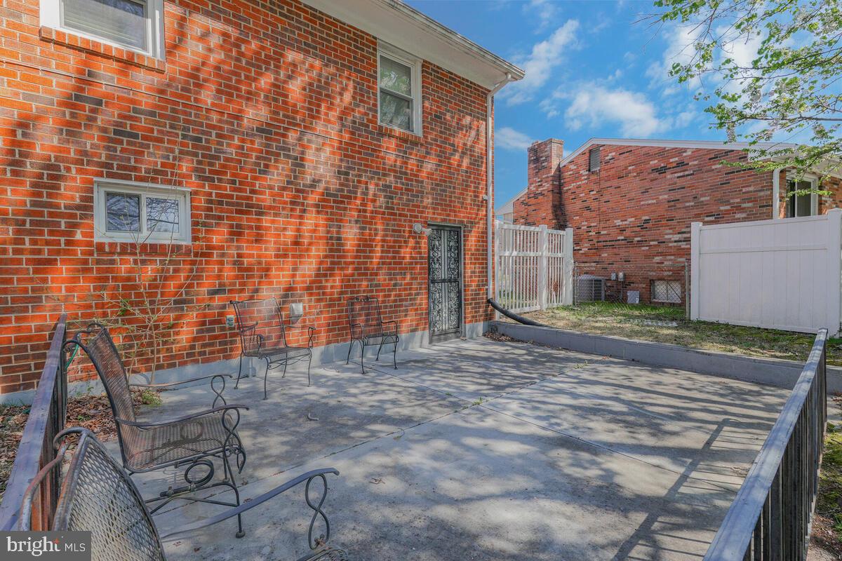 CHRIS MAR MANOR - Residential