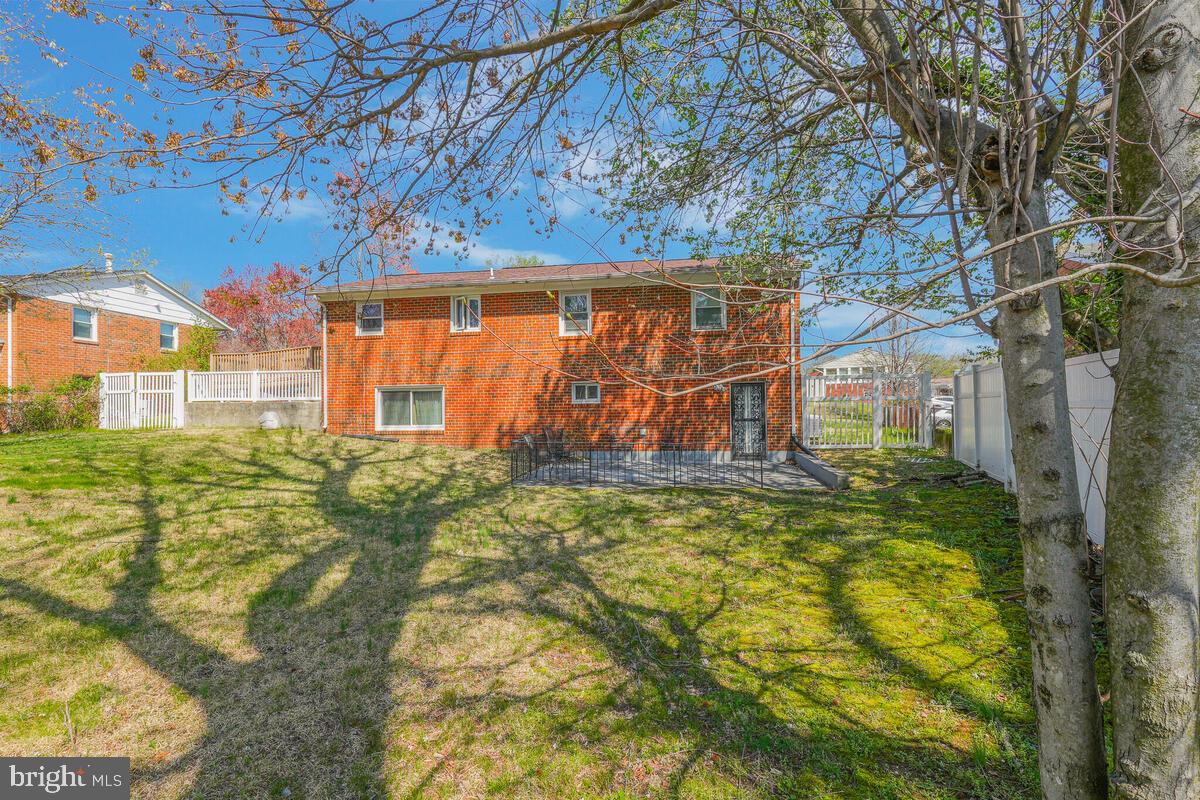 CHRIS MAR MANOR - Residential