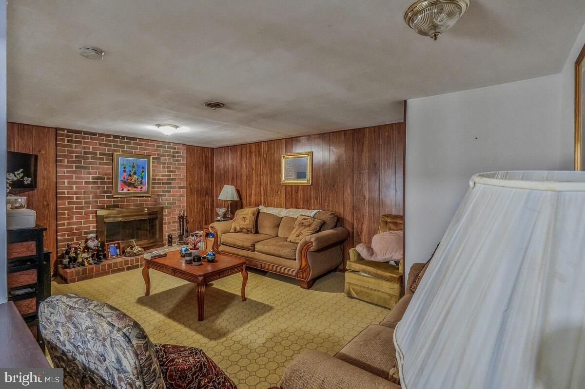 CHRIS MAR MANOR - Residential