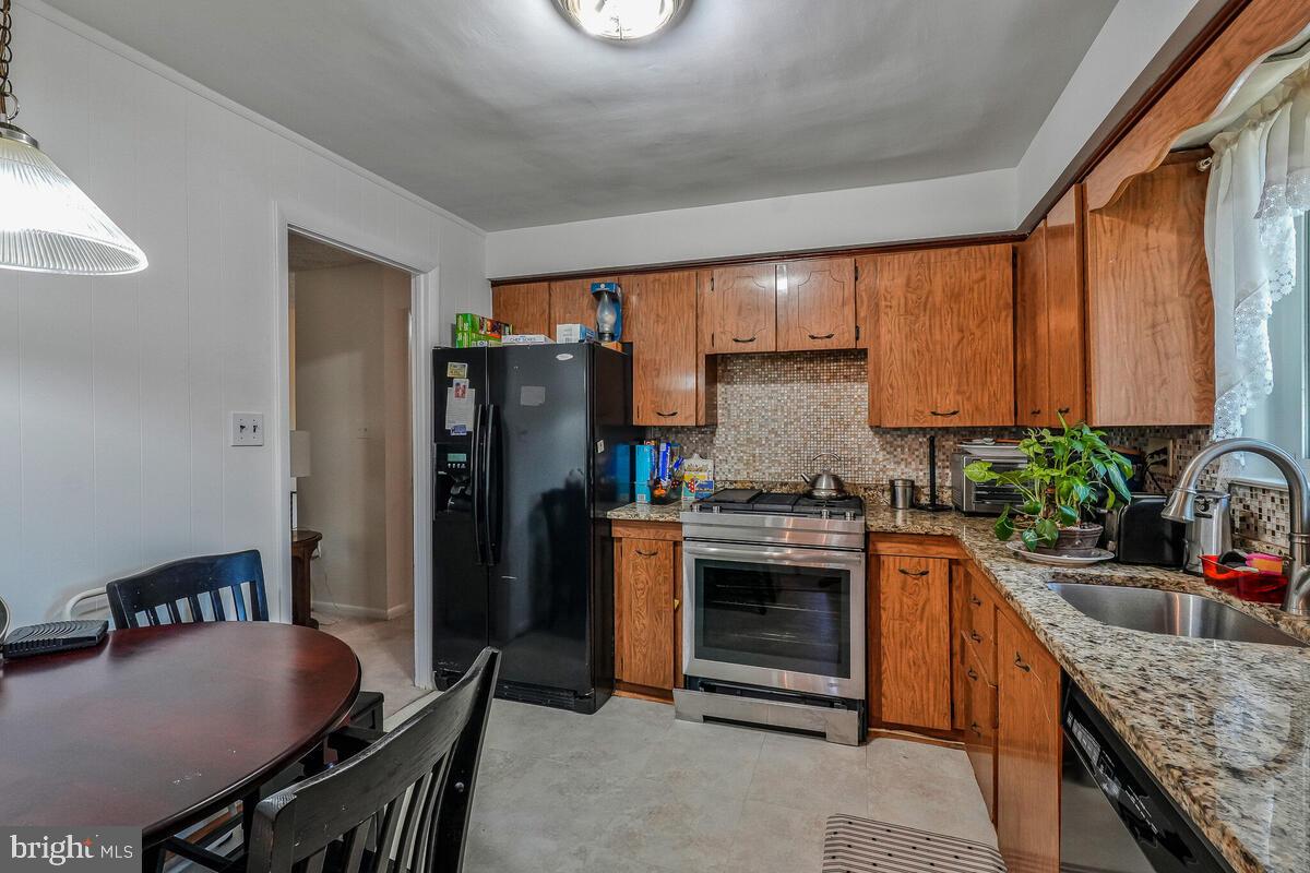 CHRIS MAR MANOR - Residential