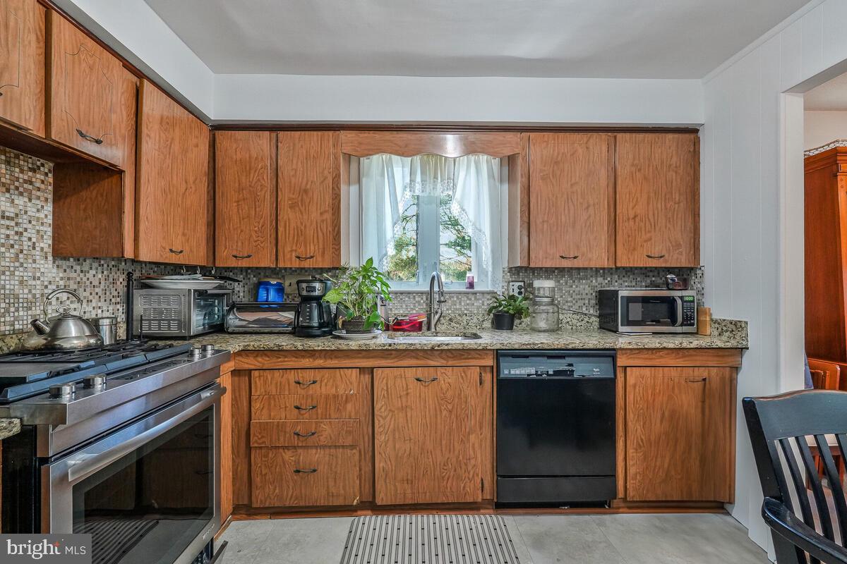 CHRIS MAR MANOR - Residential