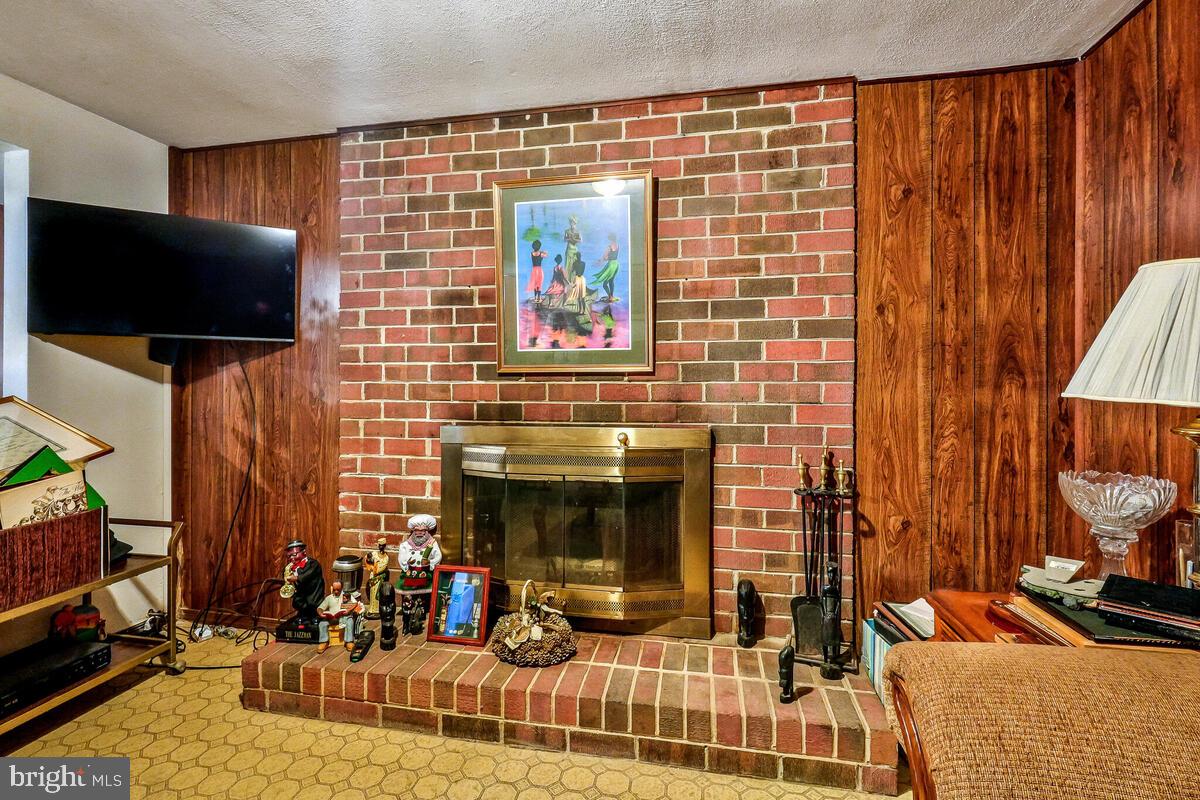 CHRIS MAR MANOR - Residential