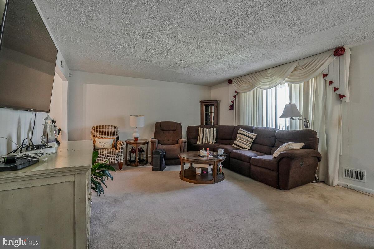 CHRIS MAR MANOR - Residential