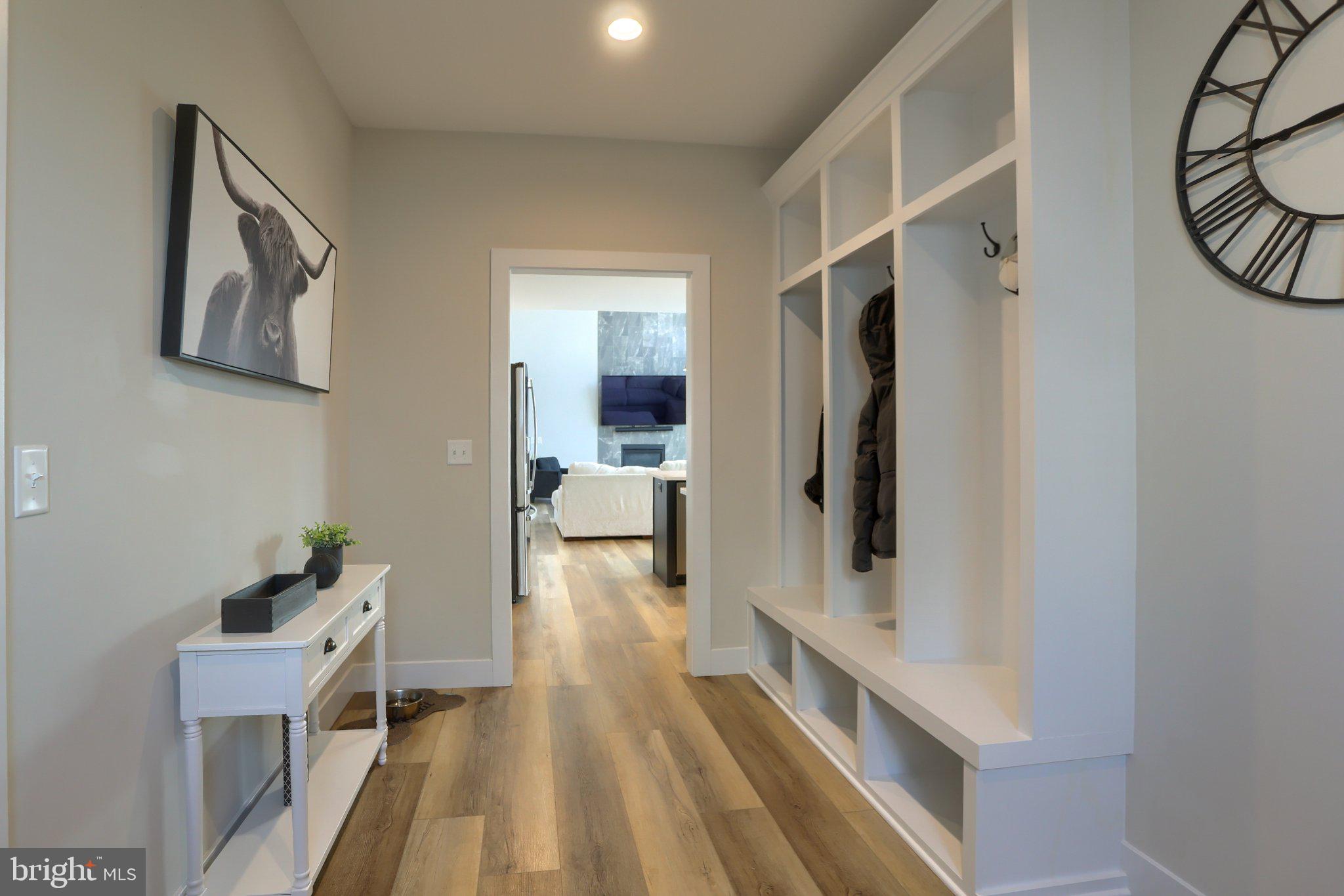 SUMMER LAYNE - Residential