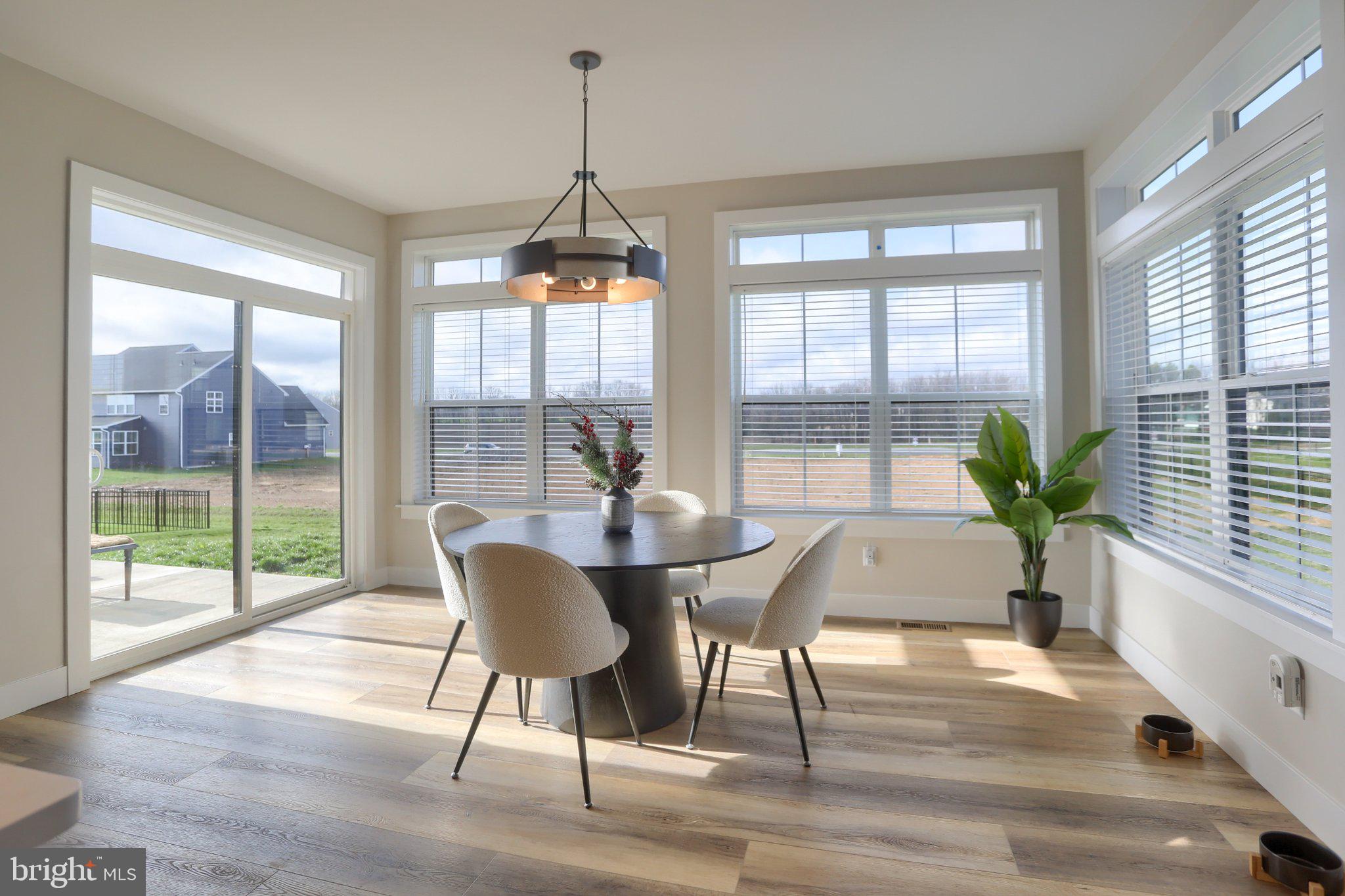 SUMMER LAYNE - Residential