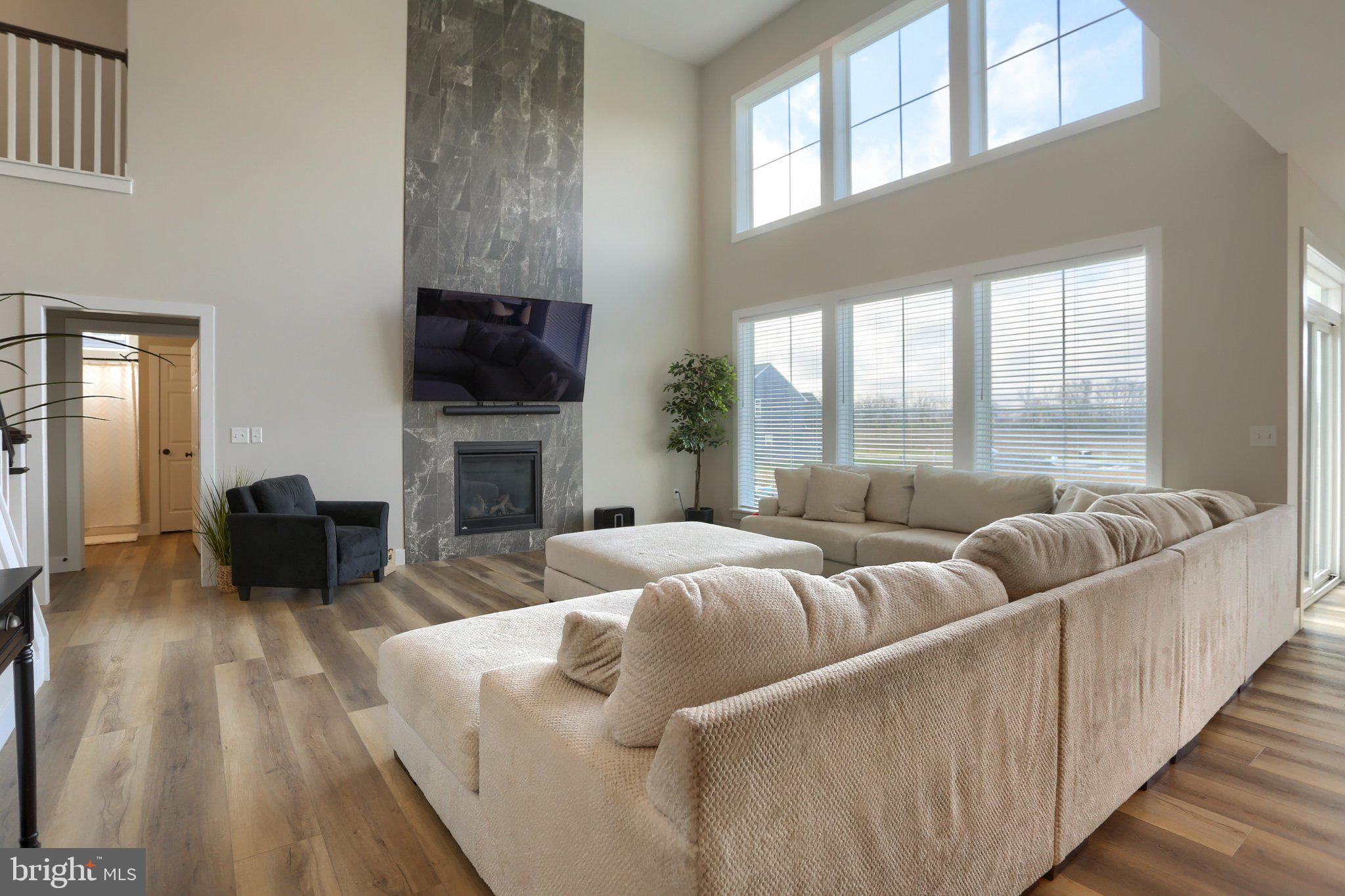 SUMMER LAYNE - Residential