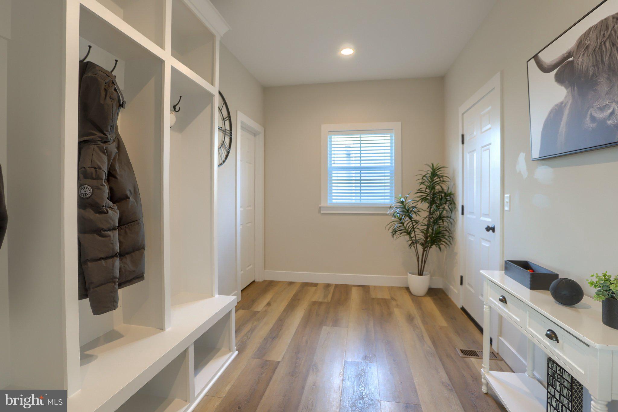 SUMMER LAYNE - Residential