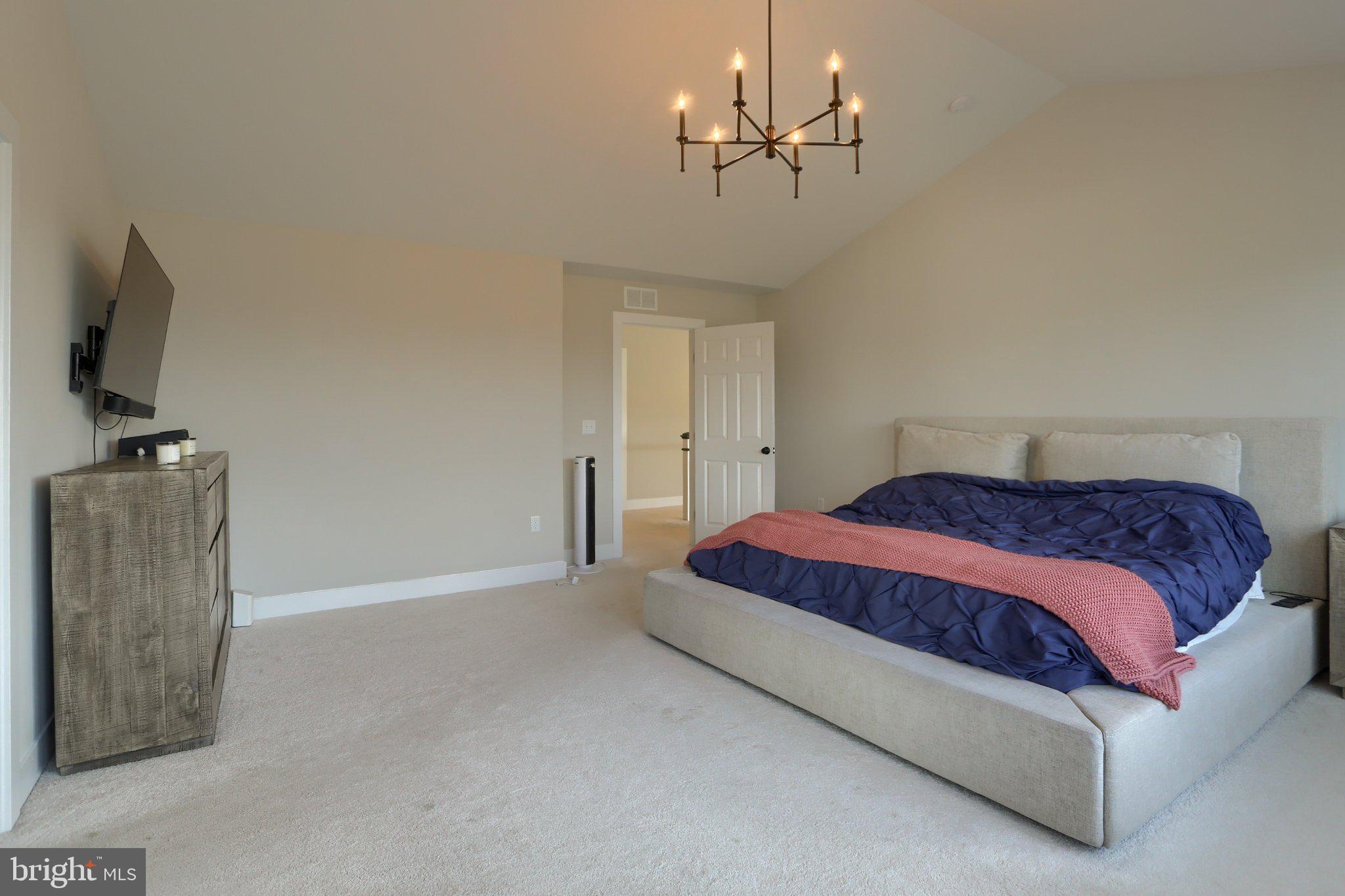 SUMMER LAYNE - Residential