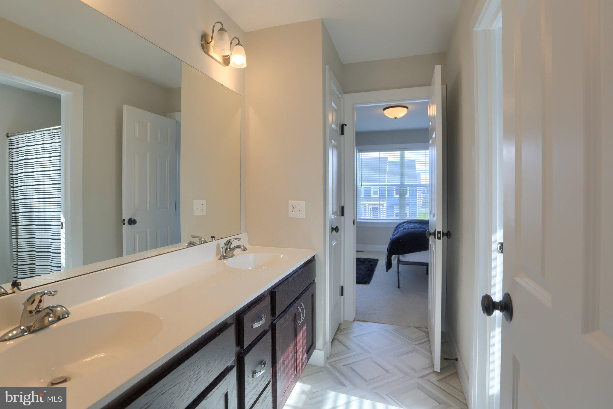 SUMMER LAYNE - Residential