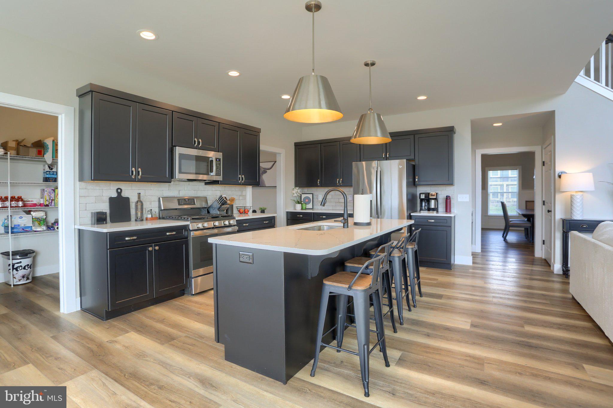 SUMMER LAYNE - Residential