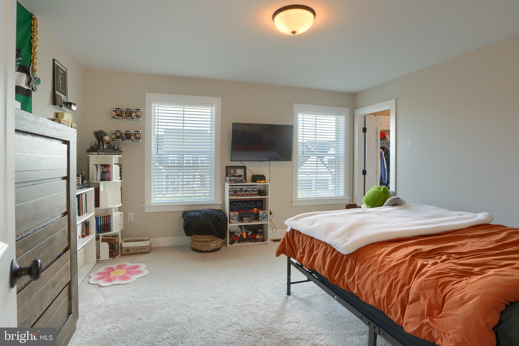 SUMMER LAYNE - Residential