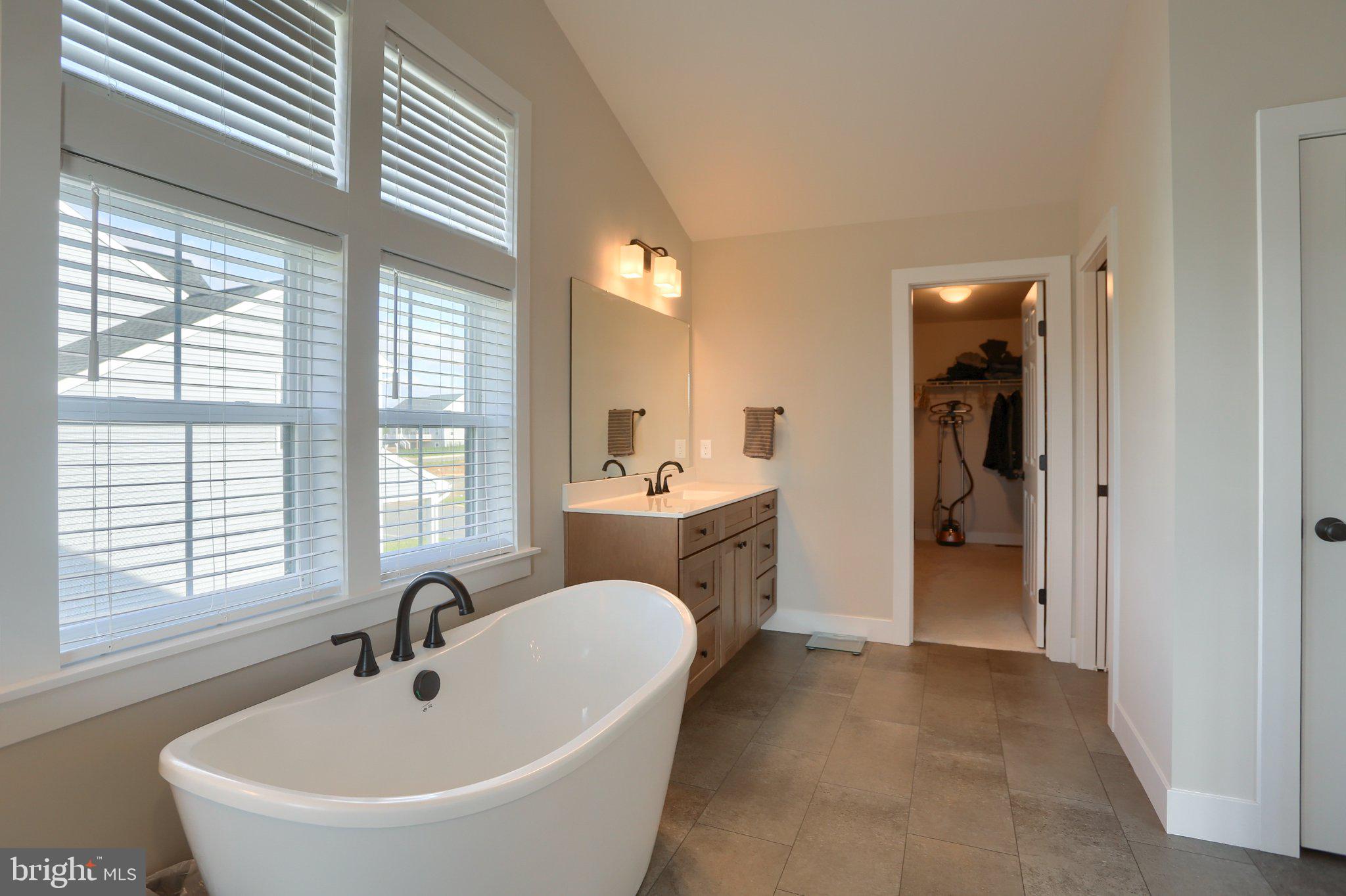 SUMMER LAYNE - Residential