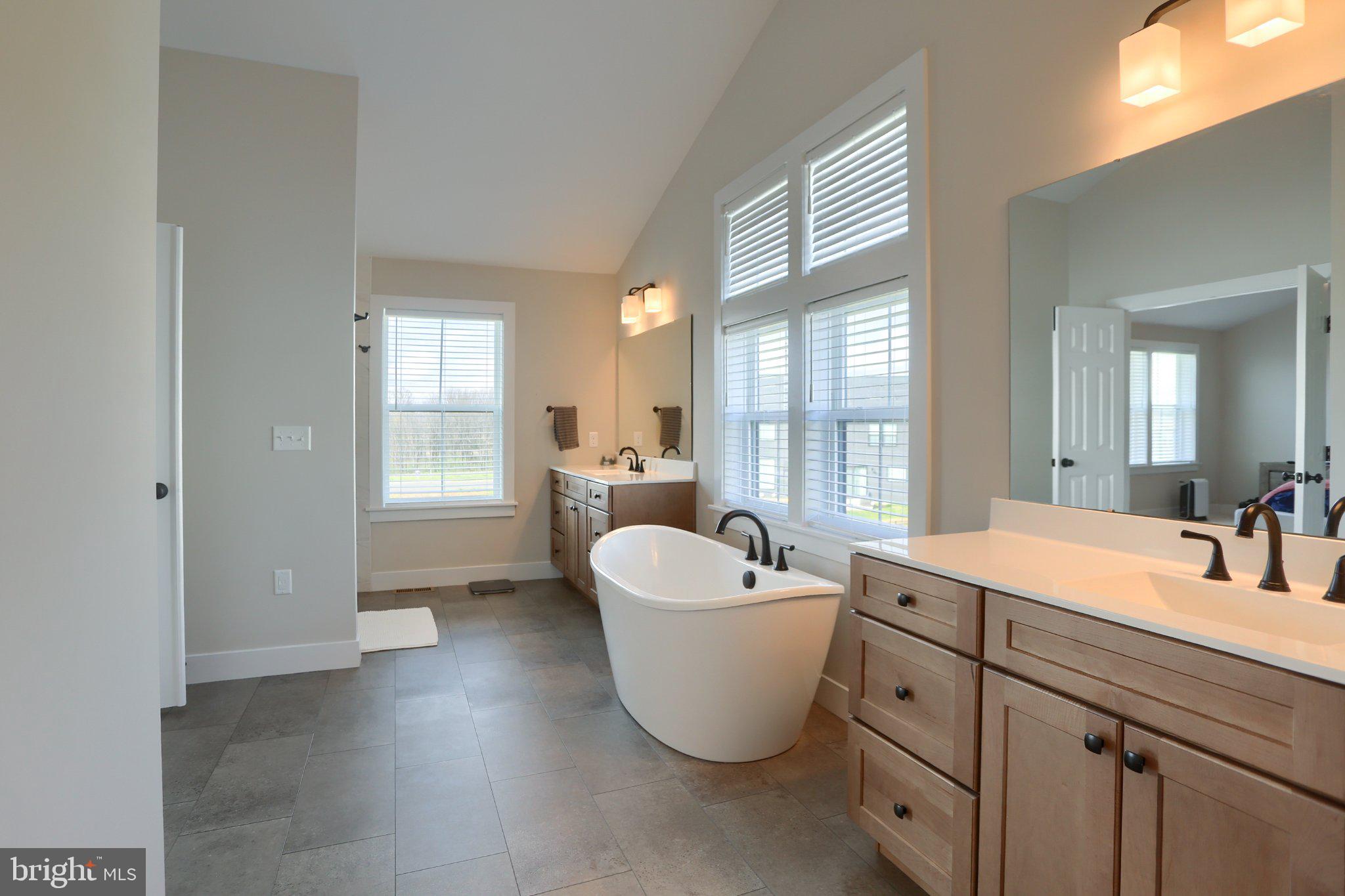 SUMMER LAYNE - Residential