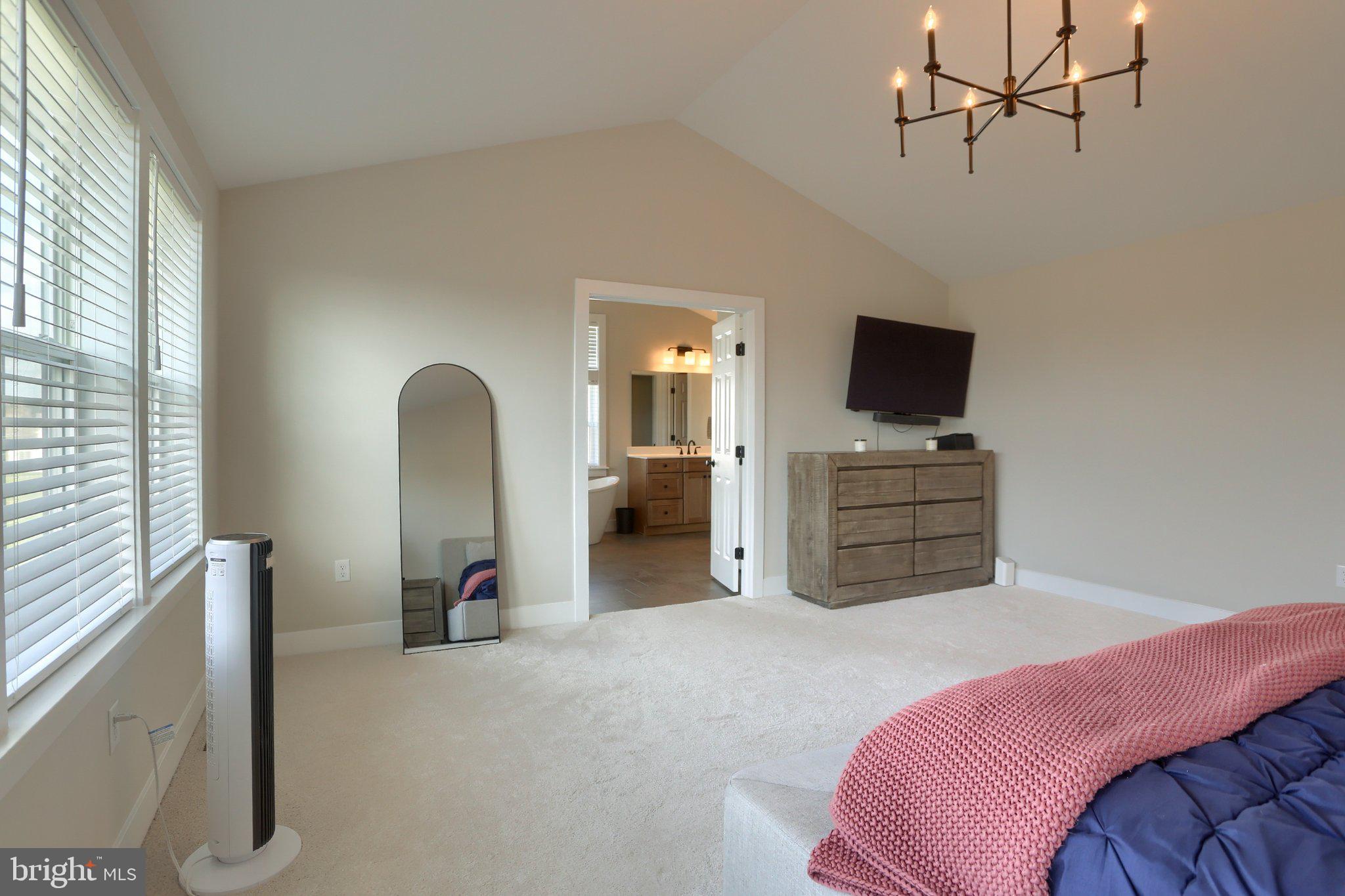 SUMMER LAYNE - Residential