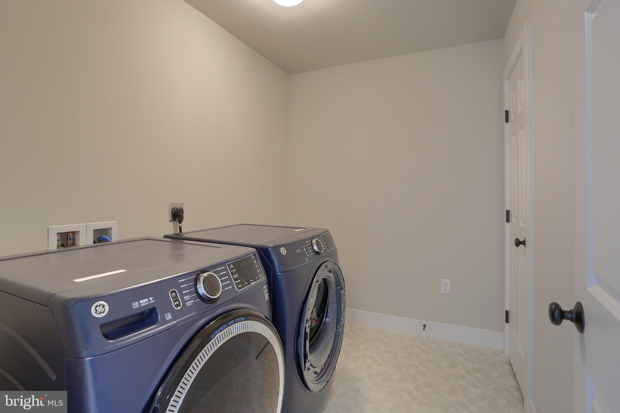 SUMMER LAYNE - Residential