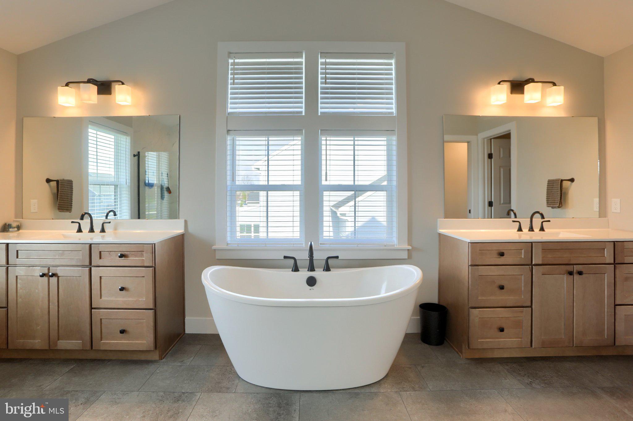 SUMMER LAYNE - Residential