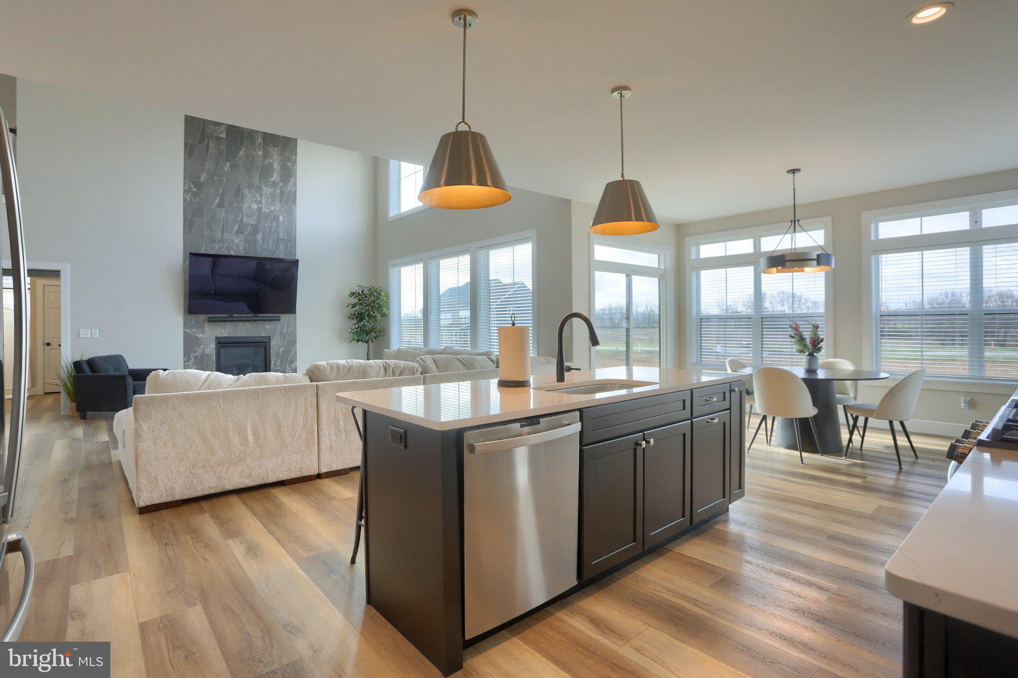 SUMMER LAYNE - Residential