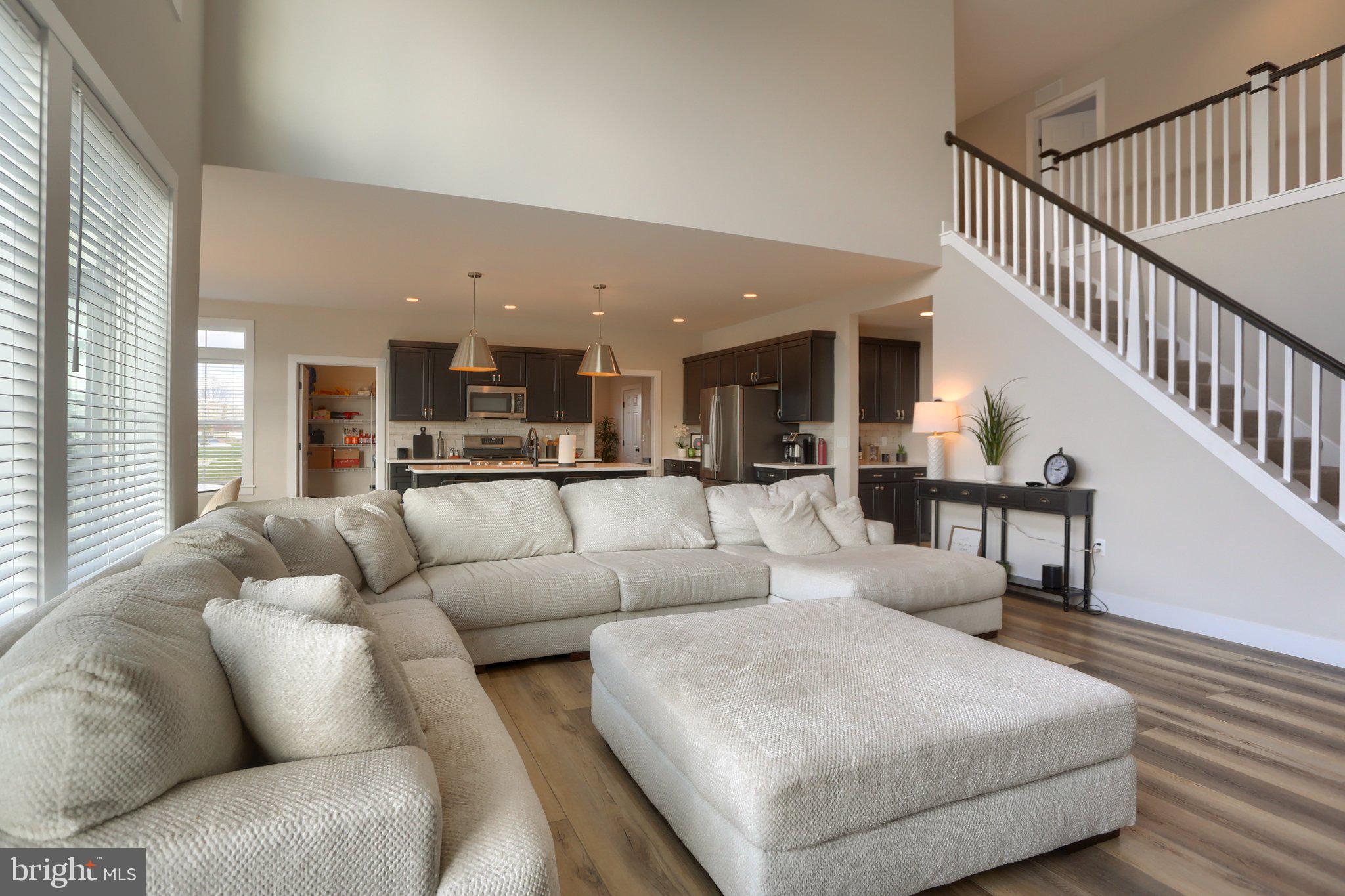 SUMMER LAYNE - Residential