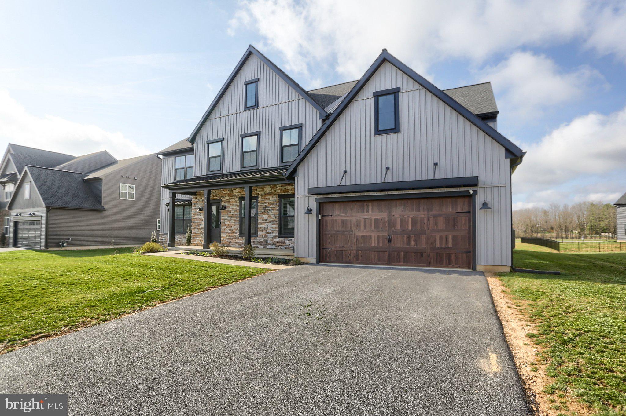 SUMMER LAYNE - Residential