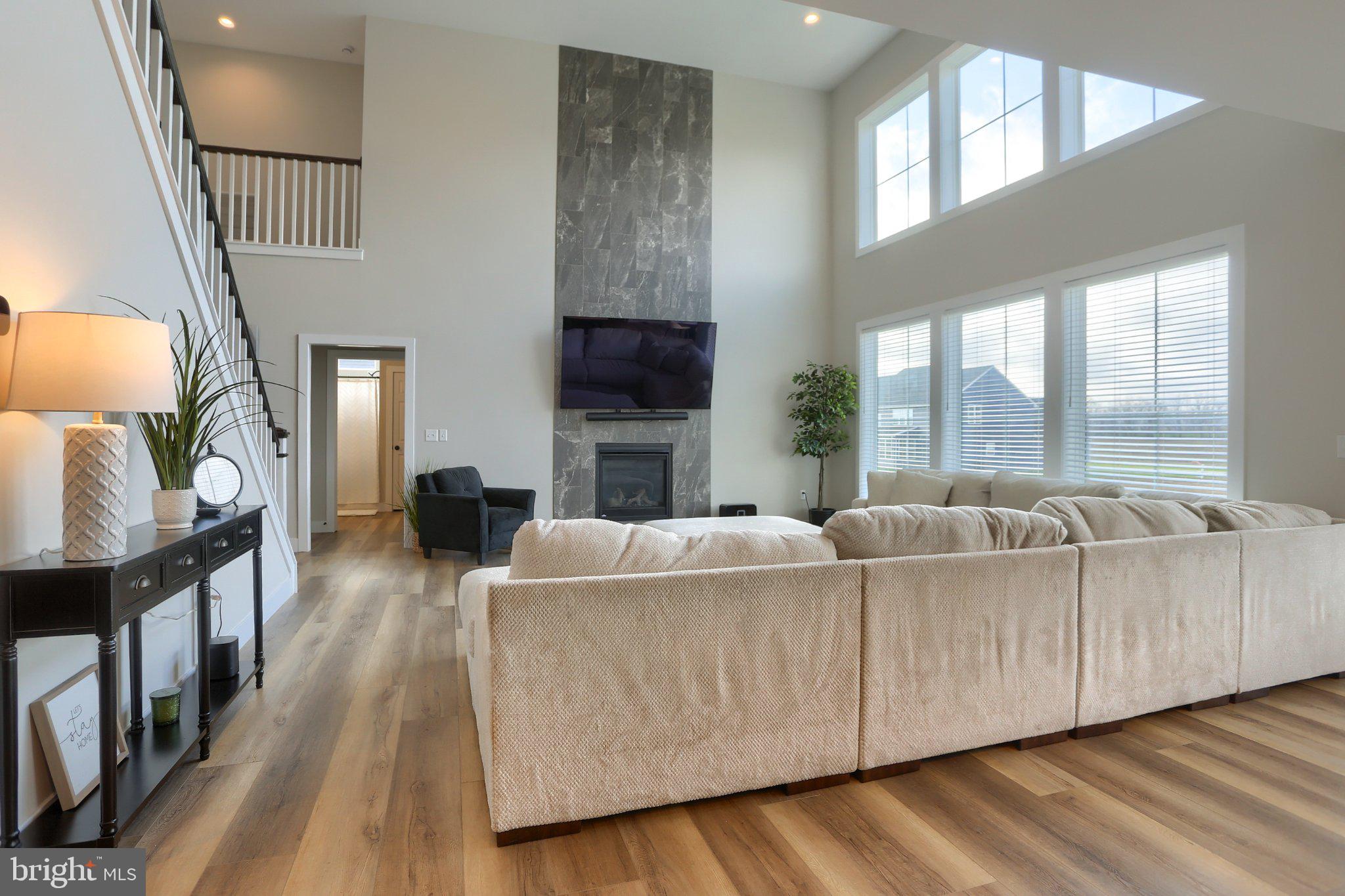 SUMMER LAYNE - Residential