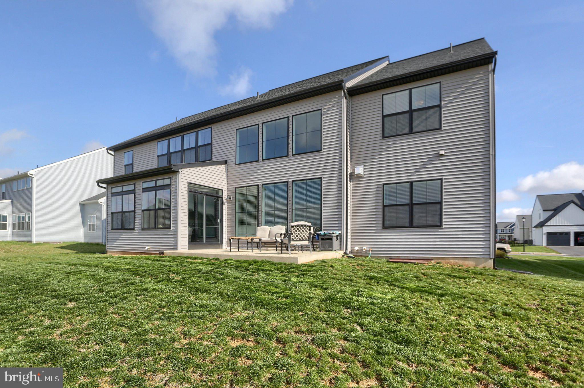 SUMMER LAYNE - Residential