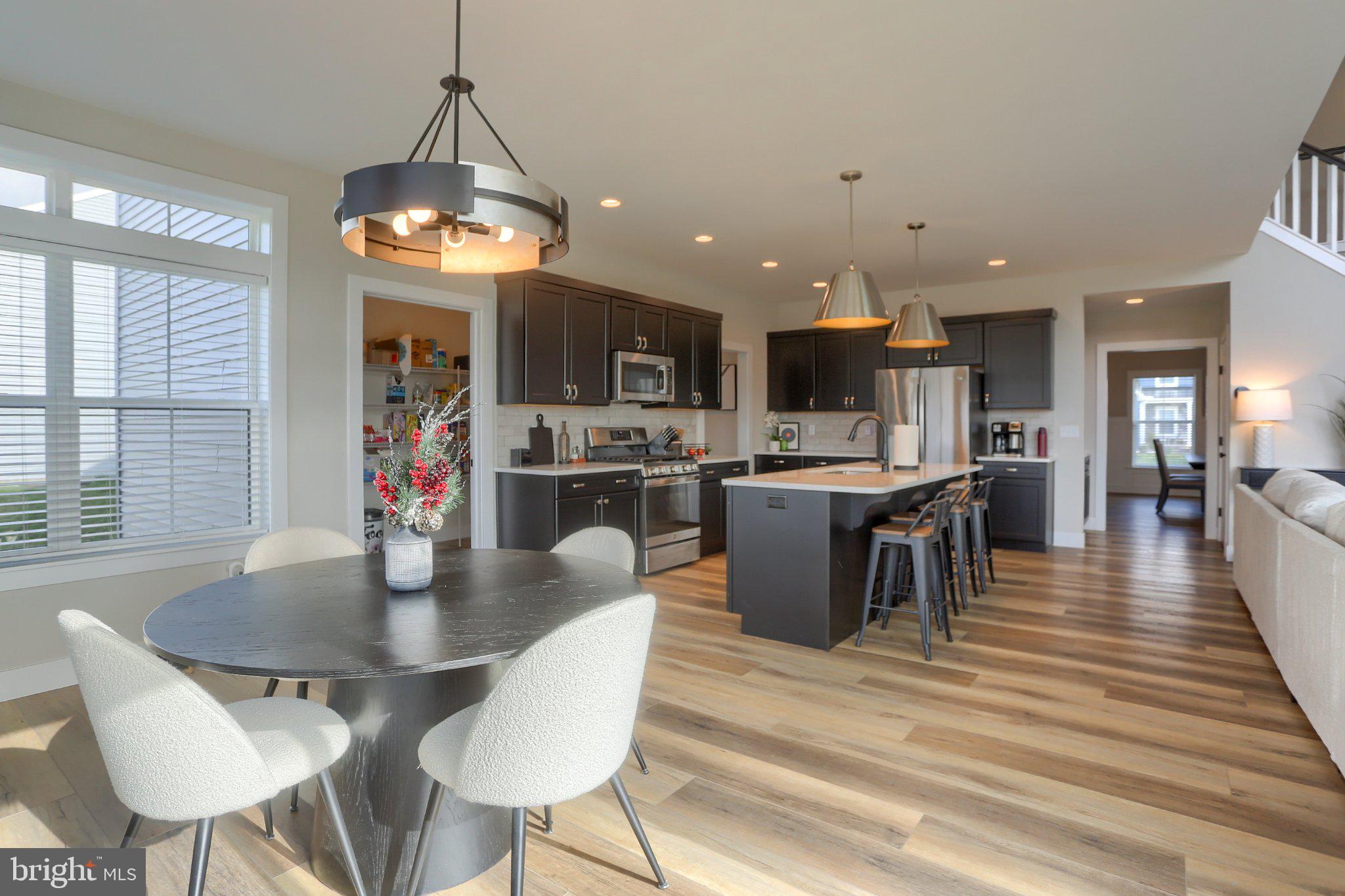 SUMMER LAYNE - Residential