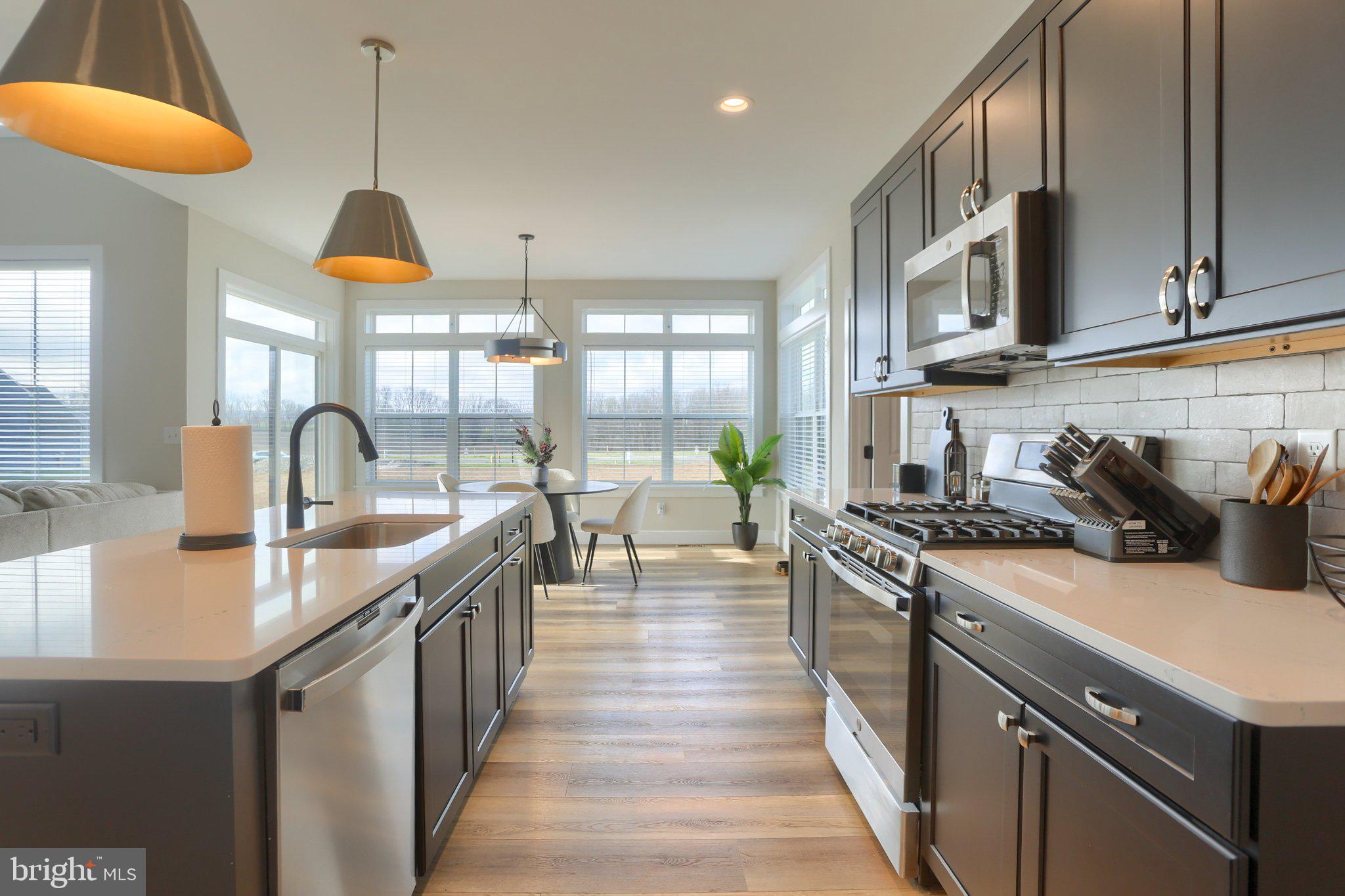 SUMMER LAYNE - Residential