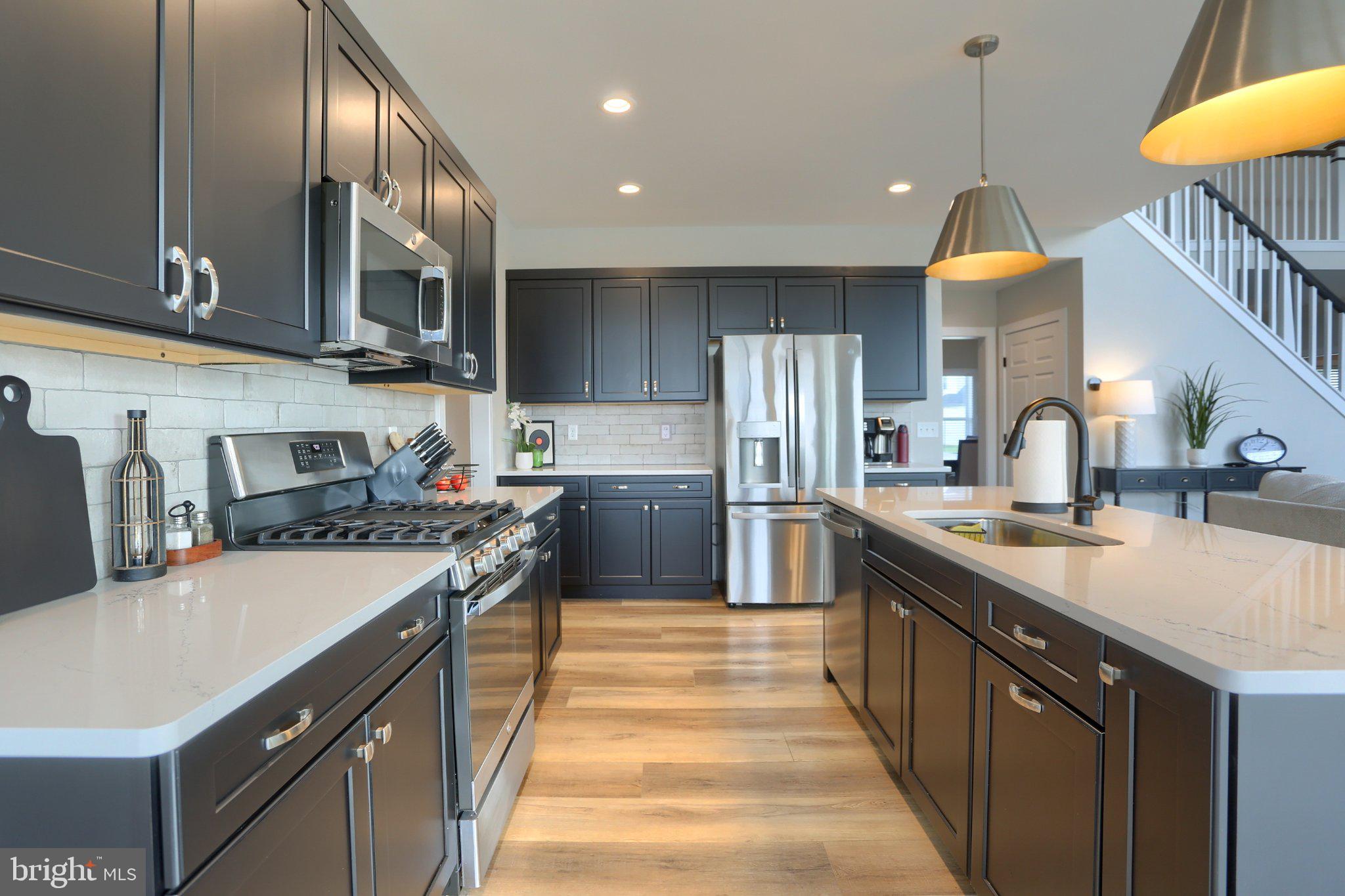 SUMMER LAYNE - Residential