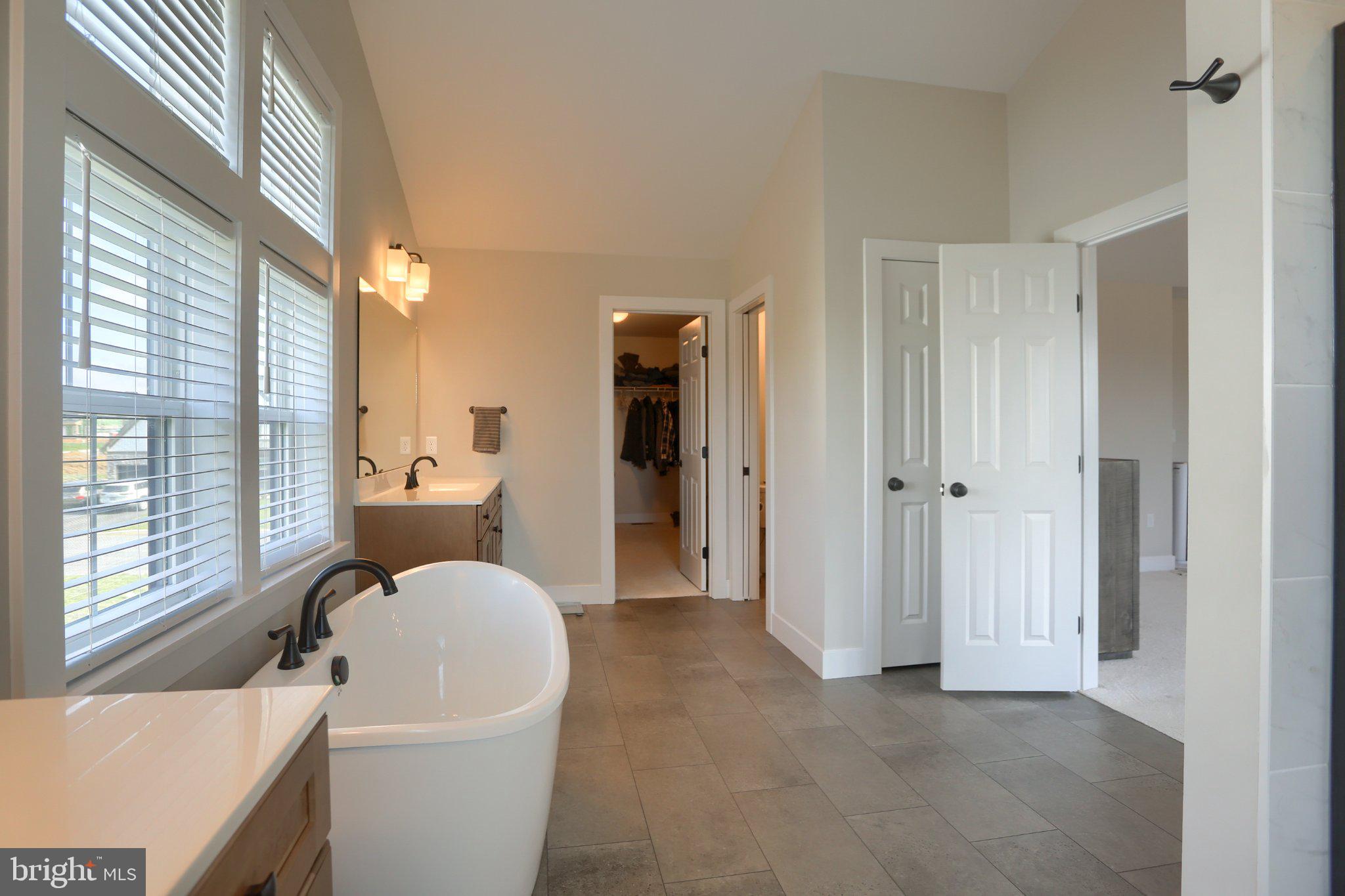 SUMMER LAYNE - Residential