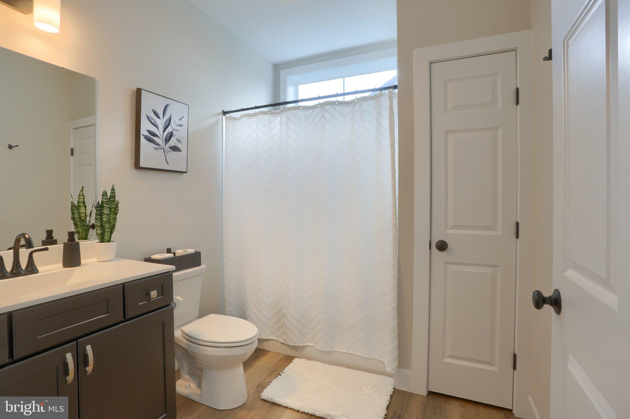 SUMMER LAYNE - Residential